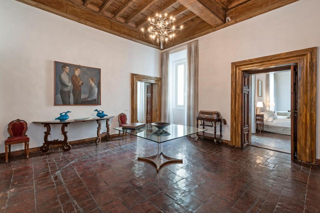 Ancient Palace In Downtown Roma Exterior foto